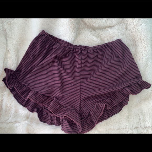 BRANDY MELVILLE RUFFLE SHORTS - Picture 1 of 3